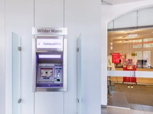 Sparkasse Geldautomat Dresden Wilder Mann